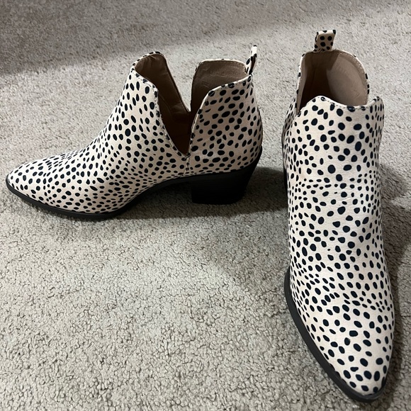 NEW! Journee Collection Women’s Lola Pull On Stacked Heel/Bootie - Picture 4 of 5